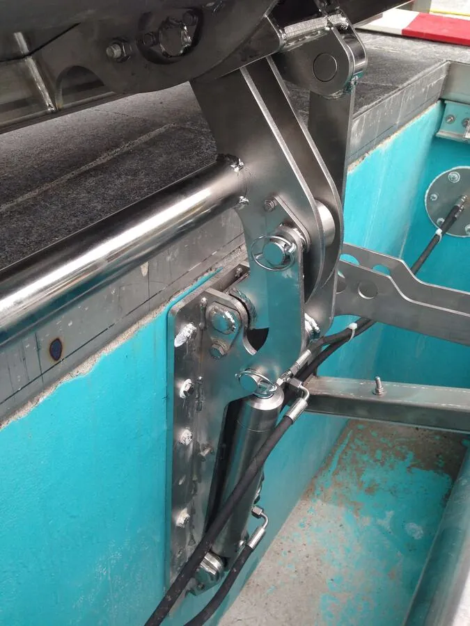 Hydraulischer Servicedeckel